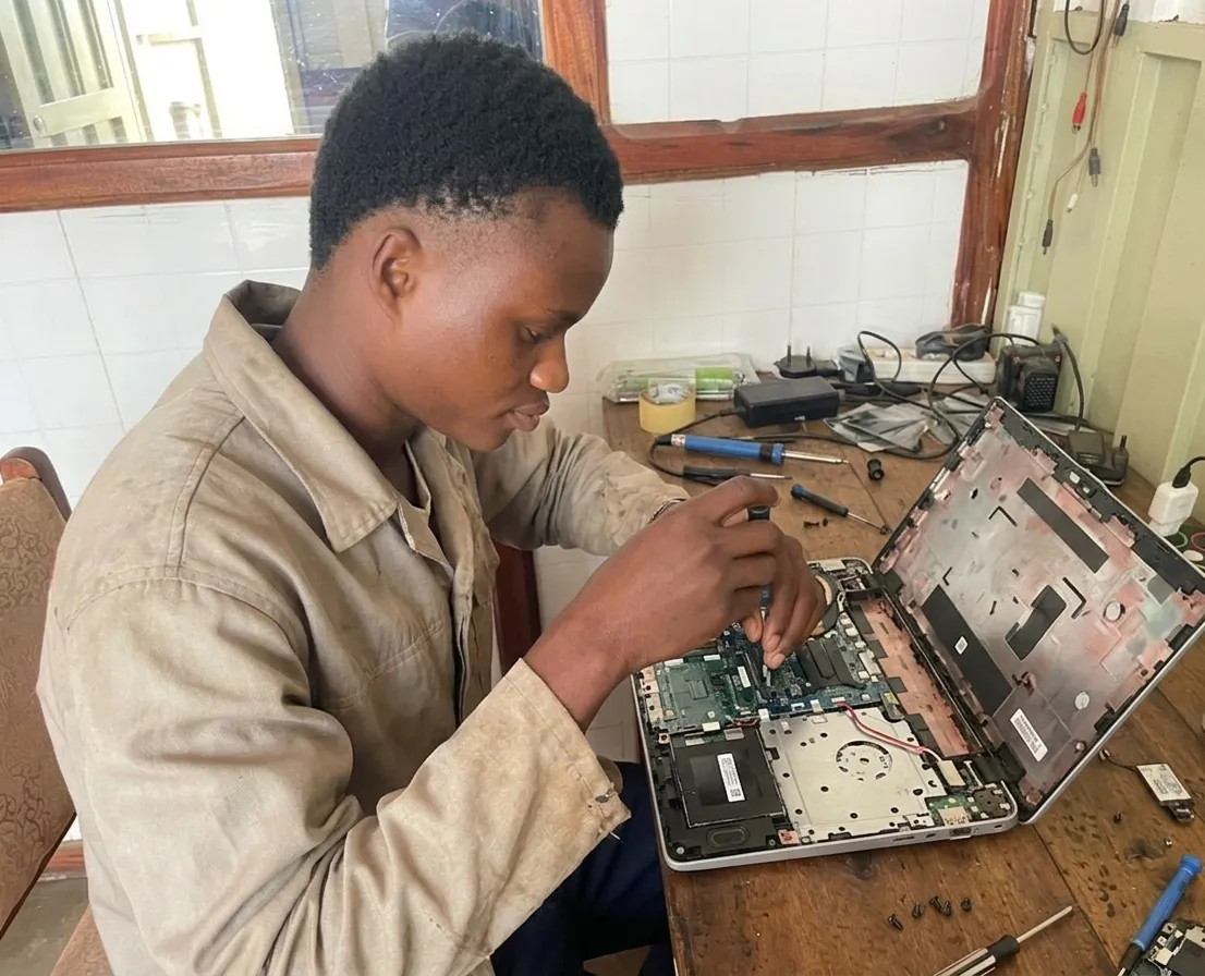 Infrastructure réseau informatique bureau Adjohoun