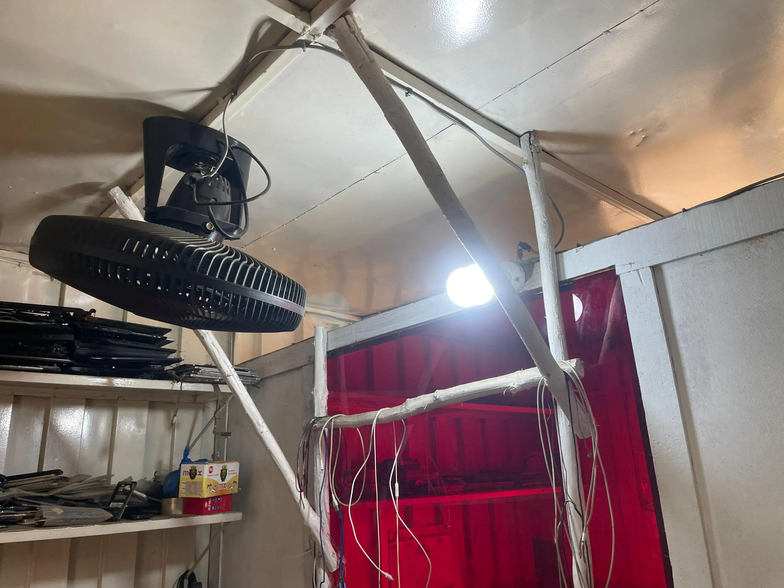 Antenne parabolique installation résidentielle Bonou